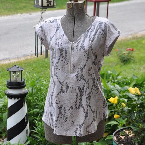 2/$10 Express Soft and Silky Top - See Measurements - Picture 1 of 4